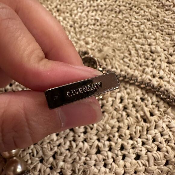 GIVENCHY Women’s 3-pc faux pearl necklace earrings and bracelet set rose beige - Picture 4 of 11